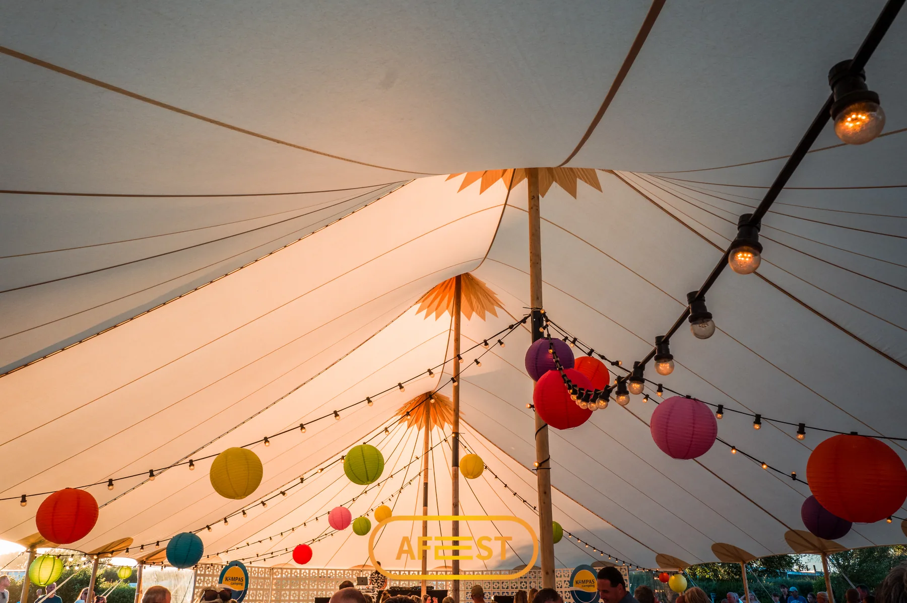 Feest onder een tent van Afest
