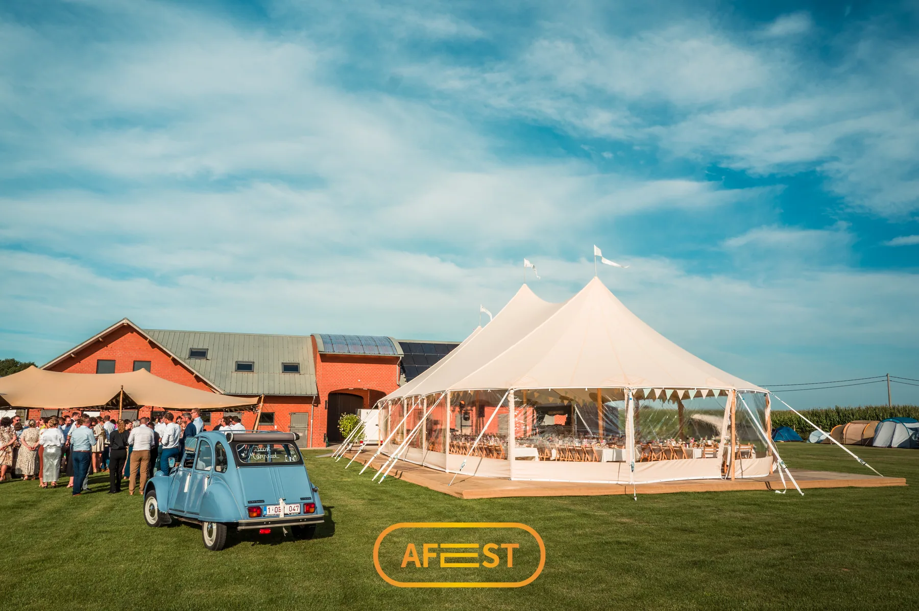 Sailcloth tent bij een trouwfeest