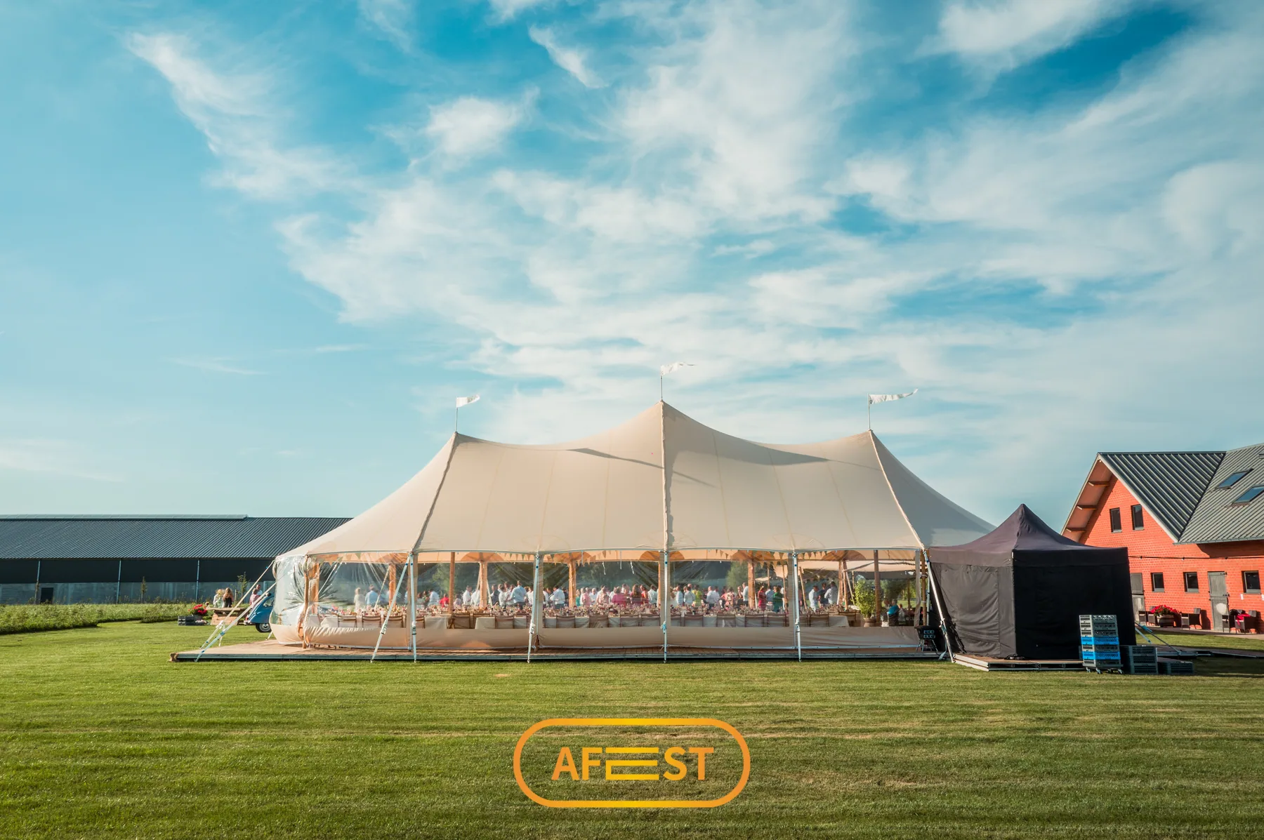 Een volledig opgestelde tent van Afest